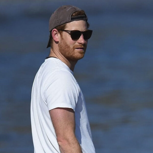 El Príncipe Harry disfruta como cualquier mortal de la playa en California