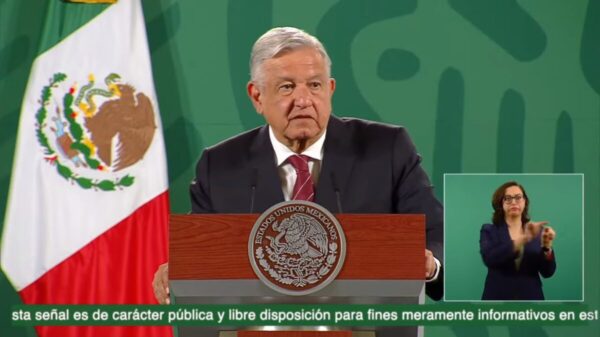 Defendemos la democracia; fraudes originaron crisis en México: AMLO