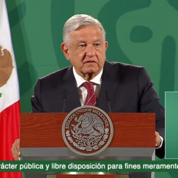 Defendemos la democracia; fraudes originaron crisis en México: AMLO