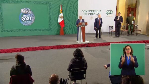 En “15 o 20 días me vacunaré” contra Covid-19, asegura AMLO