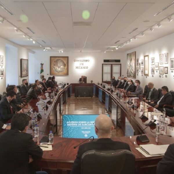 Acuerdo en “outsourcing” y reparto de utilidades, anuncia AMLO