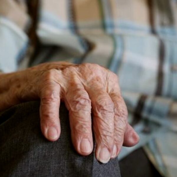 Desalojan a señor de la tercera edad de su casa en Mérida y la venden