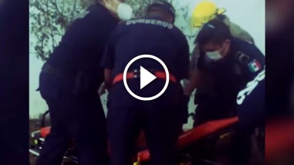 Señor de 51 años es recatado en Mérida tras quedar entre dos paredes (Video)