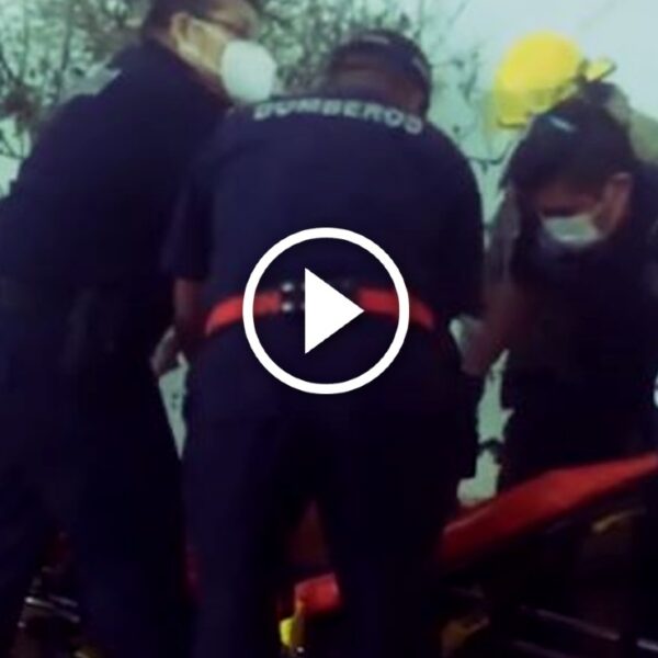 Señor de 51 años es recatado en Mérida tras quedar entre dos paredes (Video)