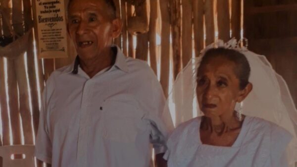 Kaua: Pareja de la tercera edad se hace viral al casarse tras 30 años de relación