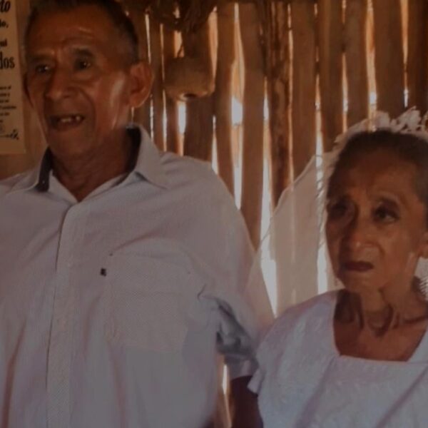 Kaua: Pareja de la tercera edad se hace viral al casarse tras 30 años de relación