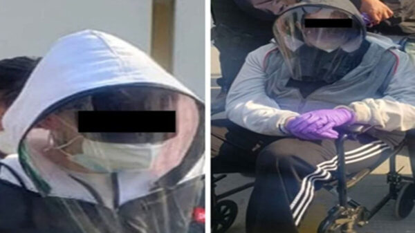 Se disfrazan de abuelitos para ser vacunados; los ‘cachan’