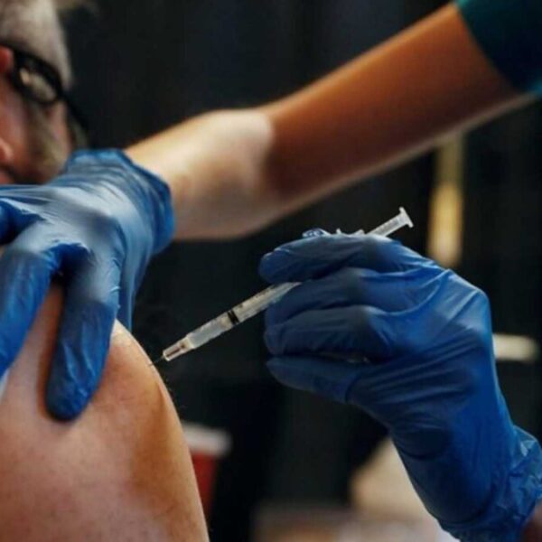 Pese a estar vacunados, reportan 87 abuelitos con Covid-19 en Guanajuato