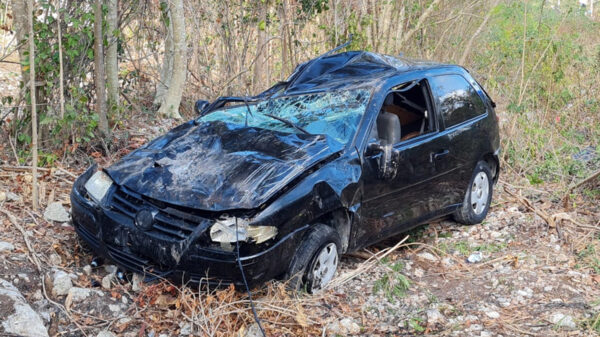 Cancún: Conductor destroza su auto en accidente y desaparece