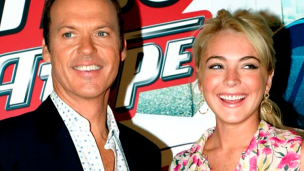 Acusan al padre de Lindsay Lohan por cobro ilegal a pacientes con adicciones