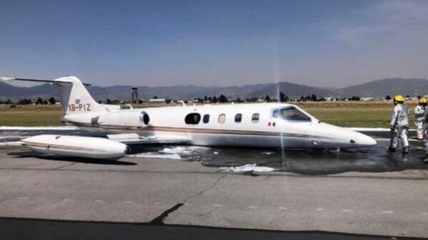 Aterriza de emergencia aeronave en Toluca, procedente de Cancún