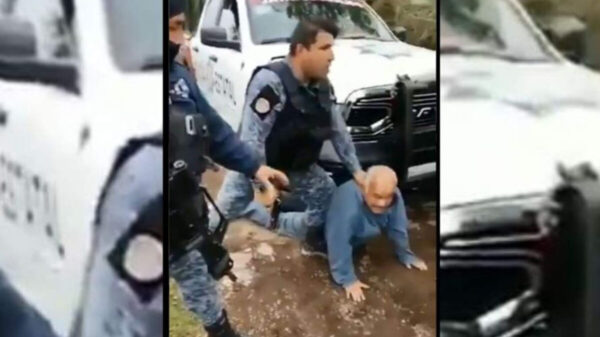 Policías someten de forma brutal a ciudadanos en Puebla