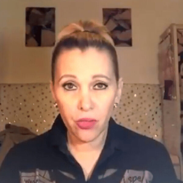 Aida Pierce revela que su hijo se disfrazó de abuelito para recibir vacuna