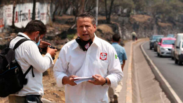 Alfredo Adame arma altercado con automovilistas en inició de campaña