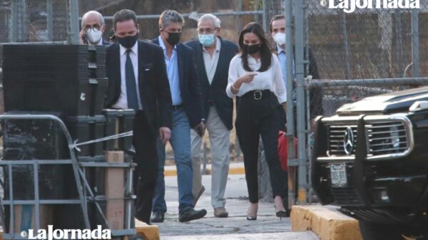 Celebra AMLO acuerdo alcanzado entre Pemex y Alonso Ancira