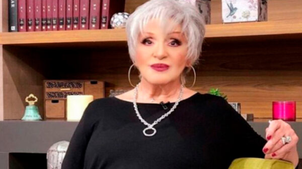 Anel Noreña ya 'disfruta' de la herencia de José José en traje de baño