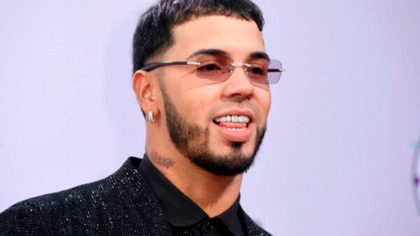 Anuel AA es captado con otra mujer ¿Y Karol G?