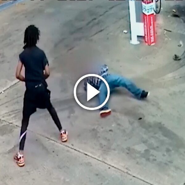 Abuelito de 82 años enfrenta a ladrón que intentaba robarle su auto (Video)