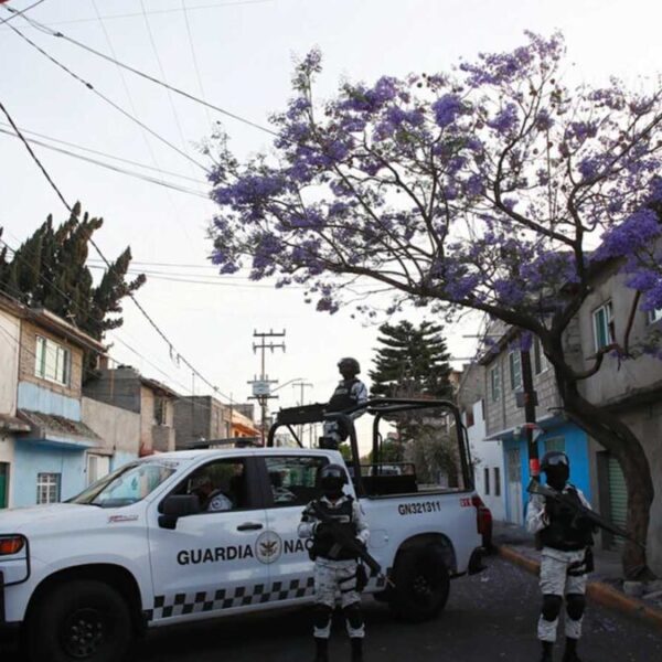 Brigada de vacunación es atacada a balazos en Michoacán