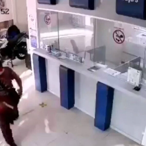 Así atracaron un par de delincuentes un negocio en Oaxaca