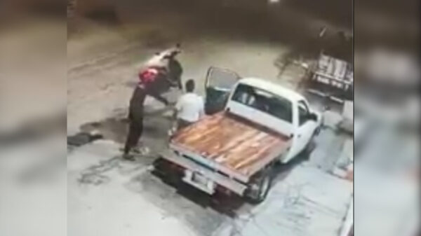 Video: Ladrones asaltan a comerciante y se llevan cuantioso botín