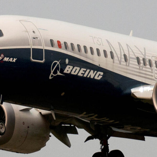 Encuentran más problemas en aviones Boeing 737 MAX