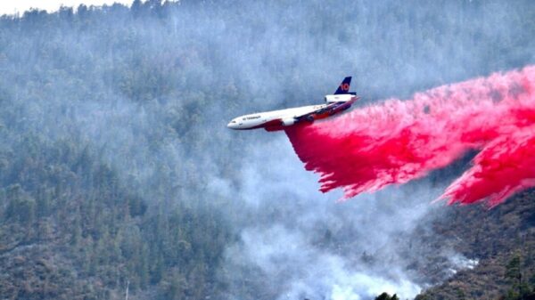 Bombardean nubes para apagar incendio en Nuevo León: AMLO