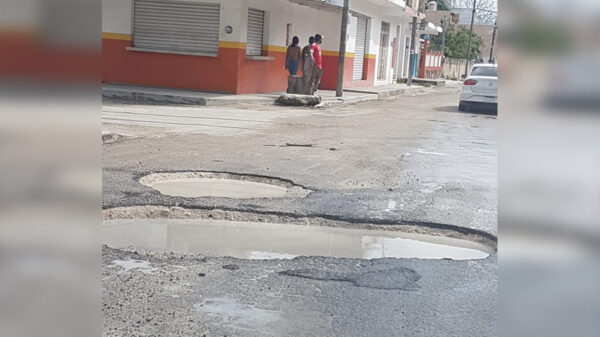 Piden ciudadanos a comuna de Cancún responder por daños viales