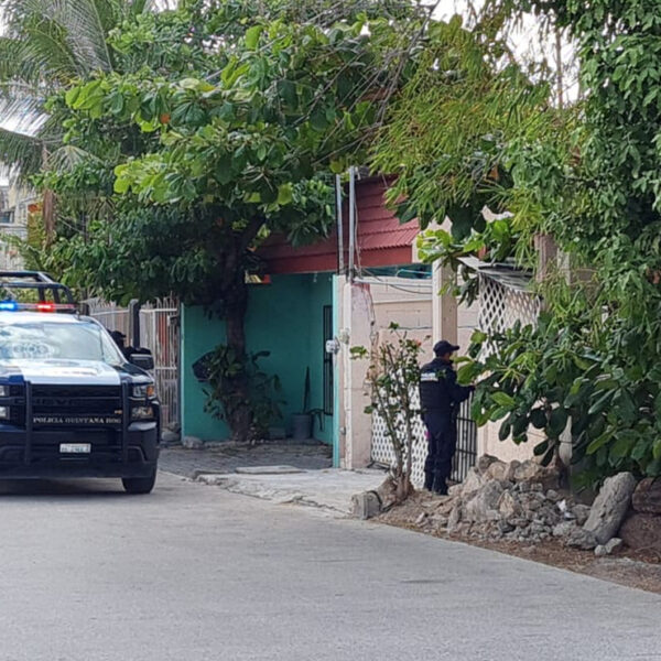 Cancún: Balean a persona, policías buscan al responsable