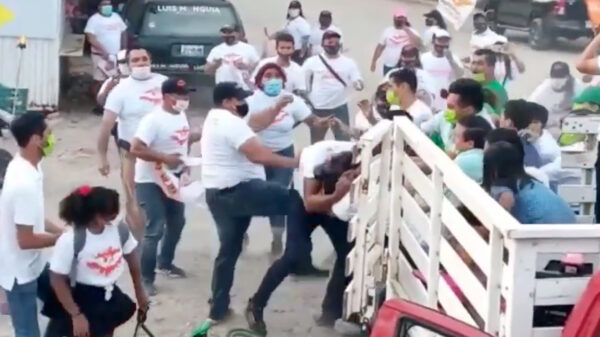 Video: Batalla campal entre porras del PVEM y Movimiento Ciudadano