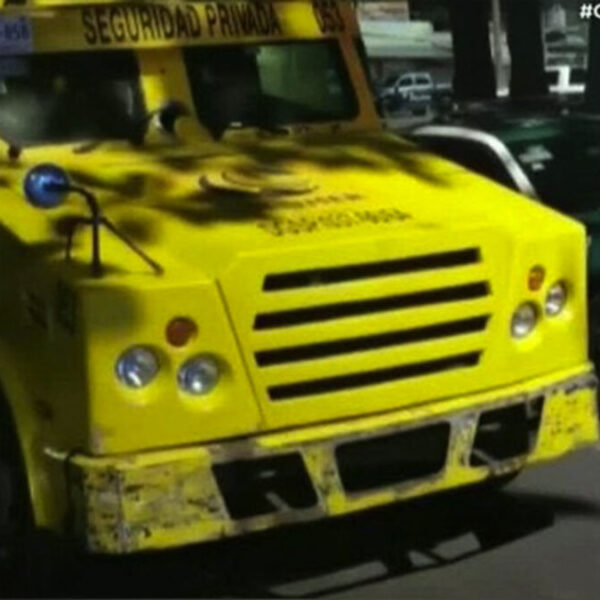 Roban camioneta de valores con 11 millones de pesos, en la CDMX