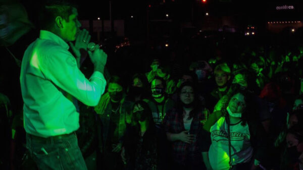 Candidato "metalero" del PVEM ofrece concierto gratis de Metallica