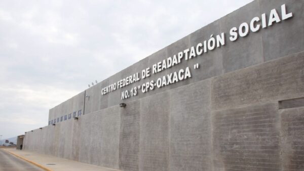 Logra AMLO reducir 15 % costo de penales concesionados por Calderón