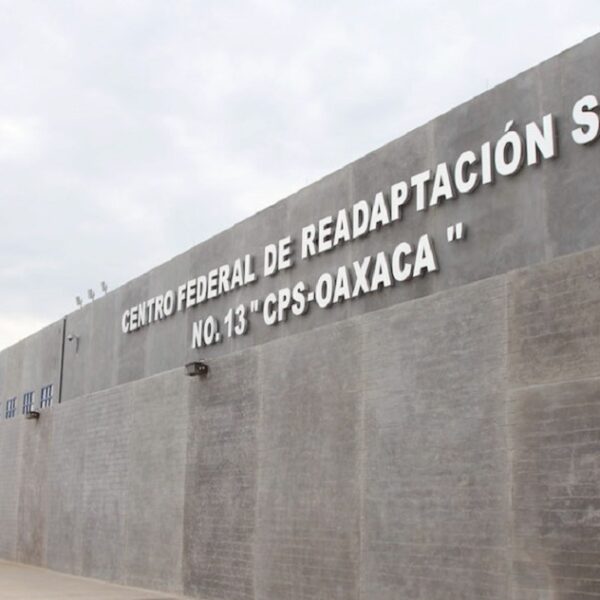 Logra AMLO reducir 15 % costo de penales concesionados por Calderón