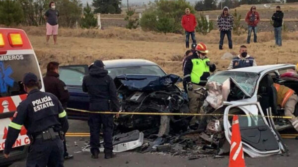 Chocan de frente y mueren 4 personas en Edomex