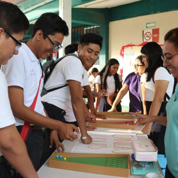 Esperan padres de familia reinicio de clases presenciales en tres meses