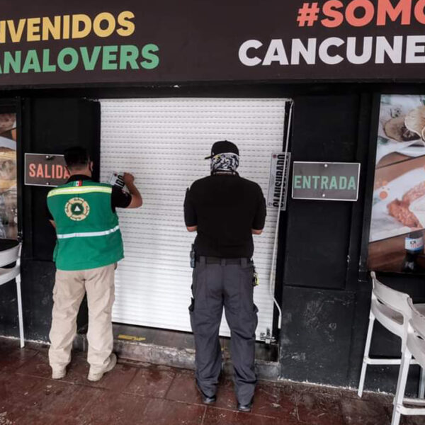 Priotección Civil clausura bar "Las de Guanatos" en Cancún por accidente