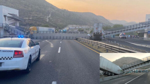 Colapsa puente peatonal y aplasta dos tráileres