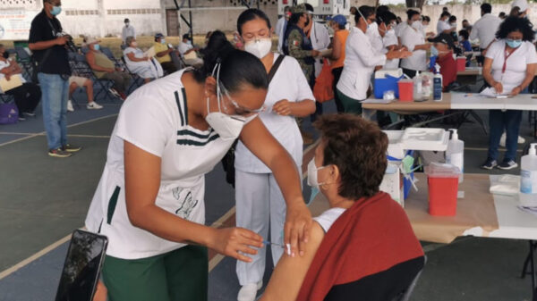 Colegio Médico apoya propuesta de flexibilidad en aplicación de vacunas covid-19