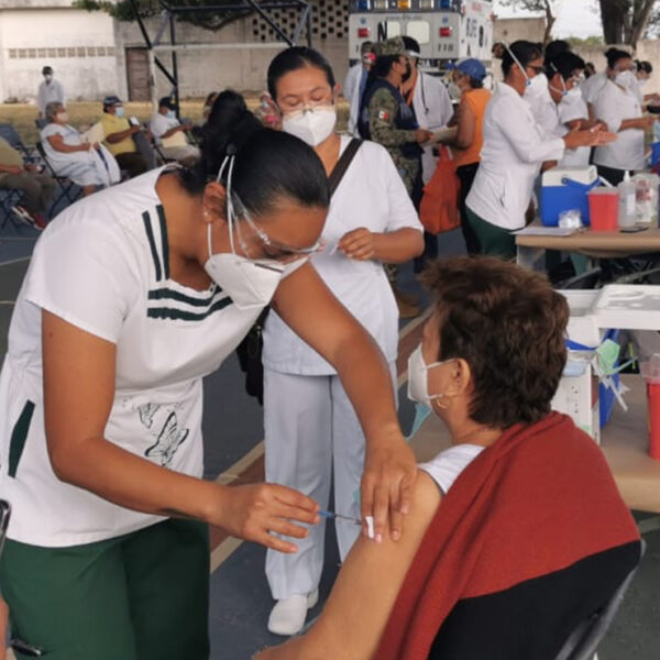Colegio Médico apoya propuesta de flexibilidad en aplicación de vacunas covid-19
