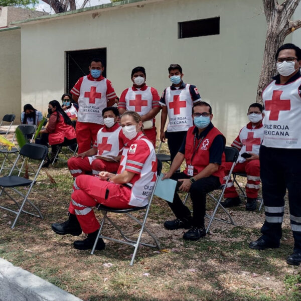 Dejan a la Cruz Roja al último en la jornada de vacunación anticovid