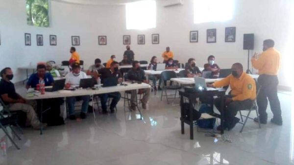 Capacitan a personal de protección civil de Lazaro Cárdenas