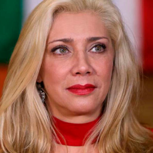Cynthia Klitbo presenta nuevo proyecto con Telemundo