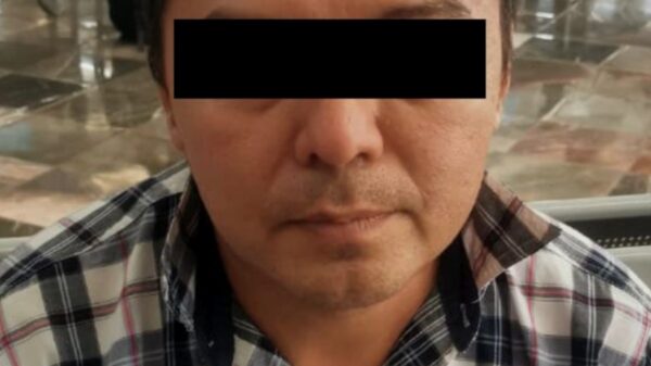 Detienen a sujeto que pretendía viajar a Mérida con una menor reportada como desaparecida