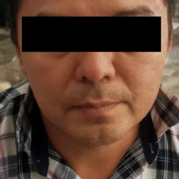 Detienen a sujeto que pretendía viajar a Mérida con una menor reportada como desaparecida