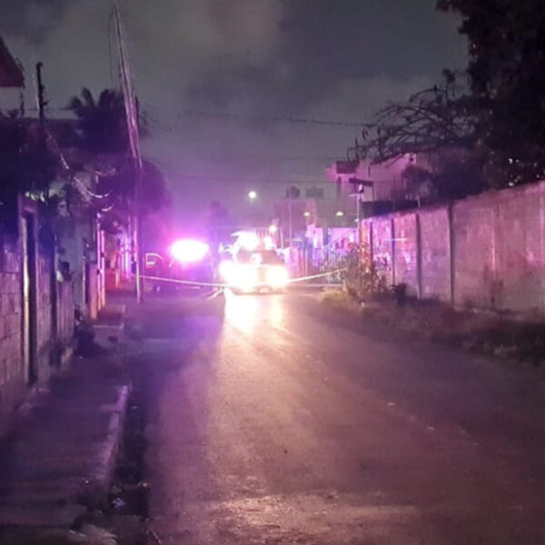 Cancún: ataque a balazos en la SM 95 deja un muerto y un lesionado, los sicarios irrumpieron en un domicilio y dispararon a quemarropa