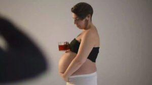 Joven transexual está a días de dar a luz en España