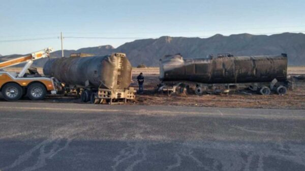 Tras volcadura, pipa explota y deja dos lesionados en Coahuila