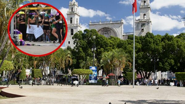 Feministas se manifiestan en la plaza grande de Mérida