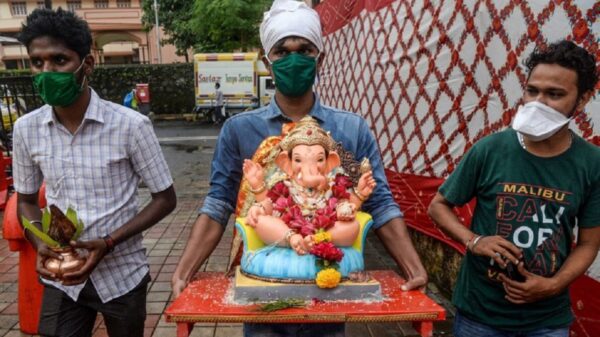 México se solidariza con India; renuncia a vacunas que enviaría